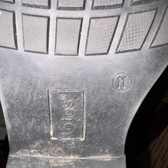 Women's Black Knee-High Boots - Picture 5 of 6